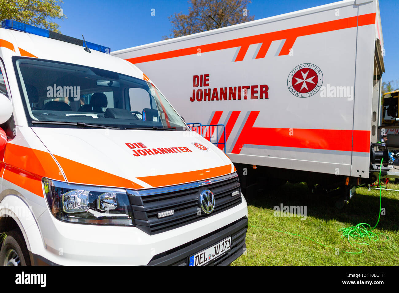 Hambourg / Allemagne - Mai 6, 2018 : voiture ambulance allemande de Die Johanniter est de l'activité publique journée portes ouvertes à Delmenhorst. Banque D'Images
