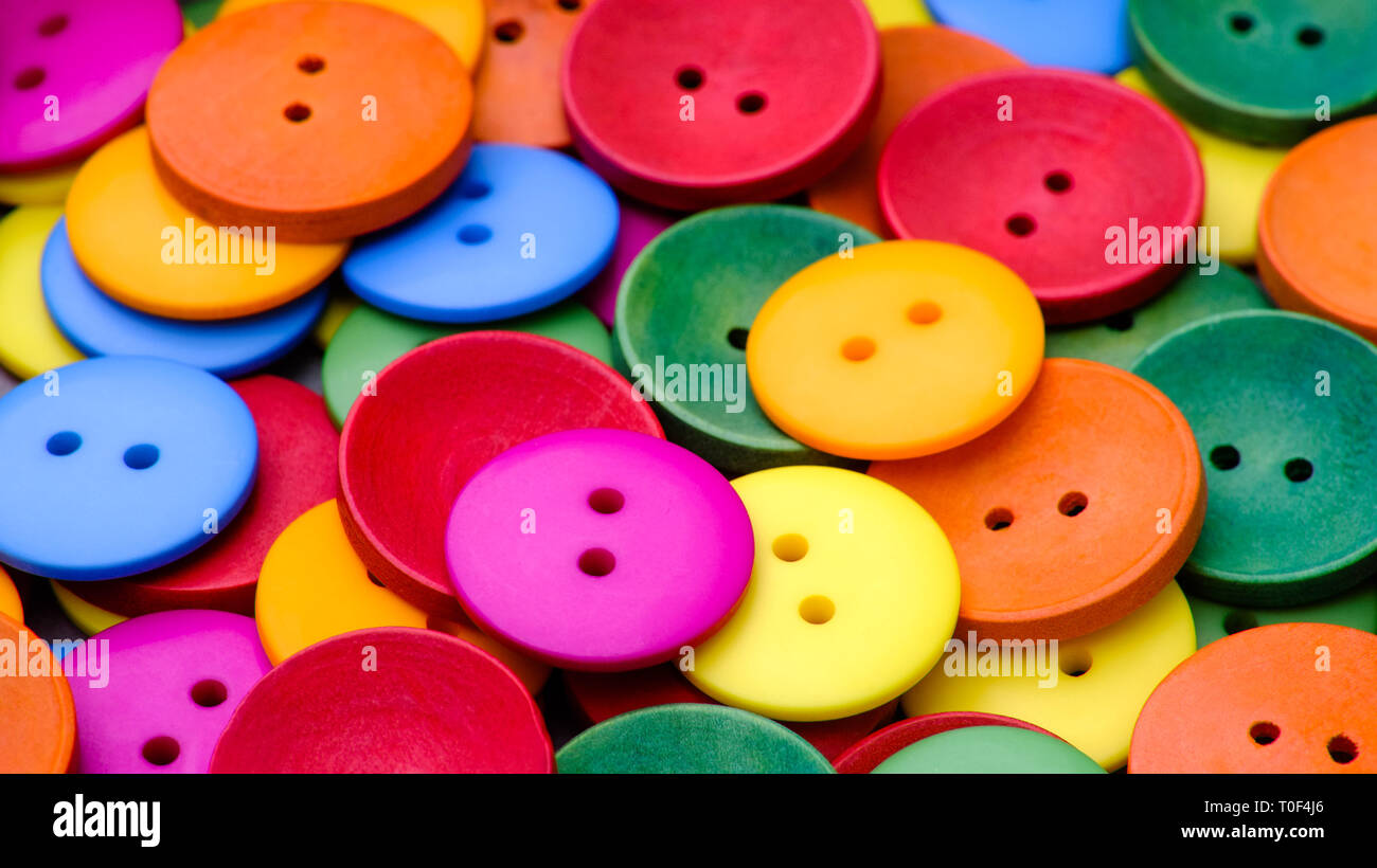 Piles bouton coloré. Mélange de couleur de fond des boutons. Banque D'Images
