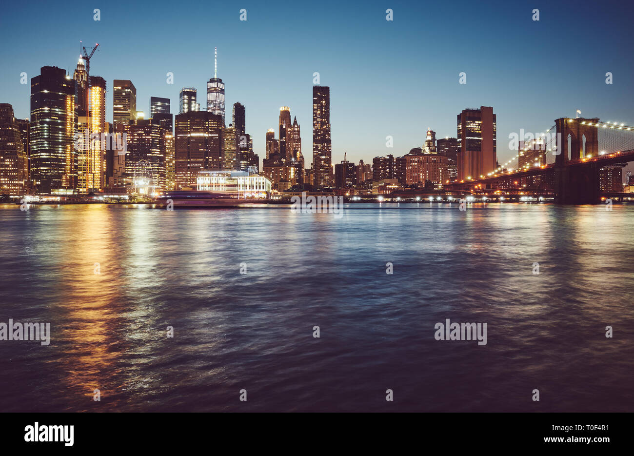 Manhattan at blue hour, tons de couleur photo, New York City, USA. Banque D'Images