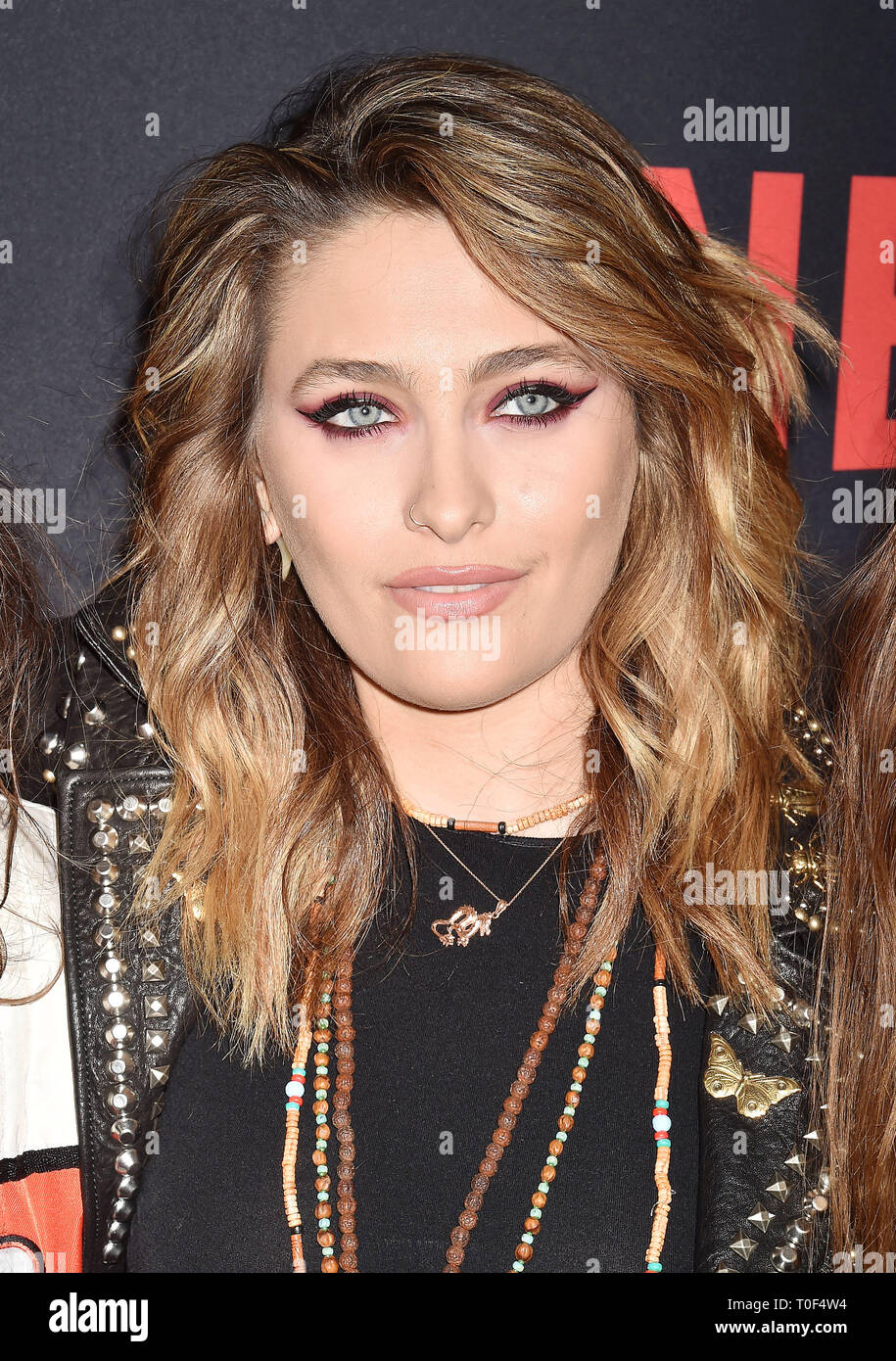 HOLLYWOOD, CA - le 18 mars : Paris Jackson arrive à la première de "Netflix la saleté' au ArcLight Hollywood le 18 mars 2019 à Hollywood, Californie. Banque D'Images
