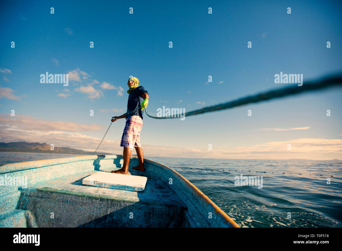 Les pêcheurs en mer Photo Stock - Alamy
