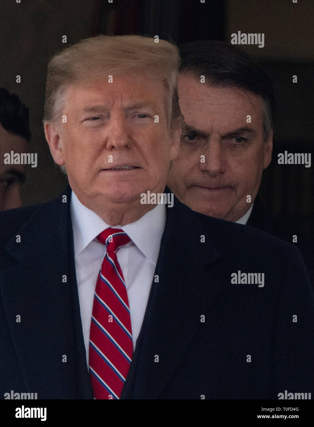 Washington, USA. Mar 19, 2019. Le Président des Etats-Unis, Donald J. Trump et Président du Brésil Bolsonaro Jaďr, émergent de l'Oval Office avant de tenir une conférence de presse commune dans la roseraie de la Maison Blanche à Washington, DC le Mardi, Mars 19, 2019. Credit : Ron Sachs/CNP | conditions dans le monde entier : dpa Crédit photo alliance/Alamy Live News Crédit : afp/Alamy Live News Banque D'Images