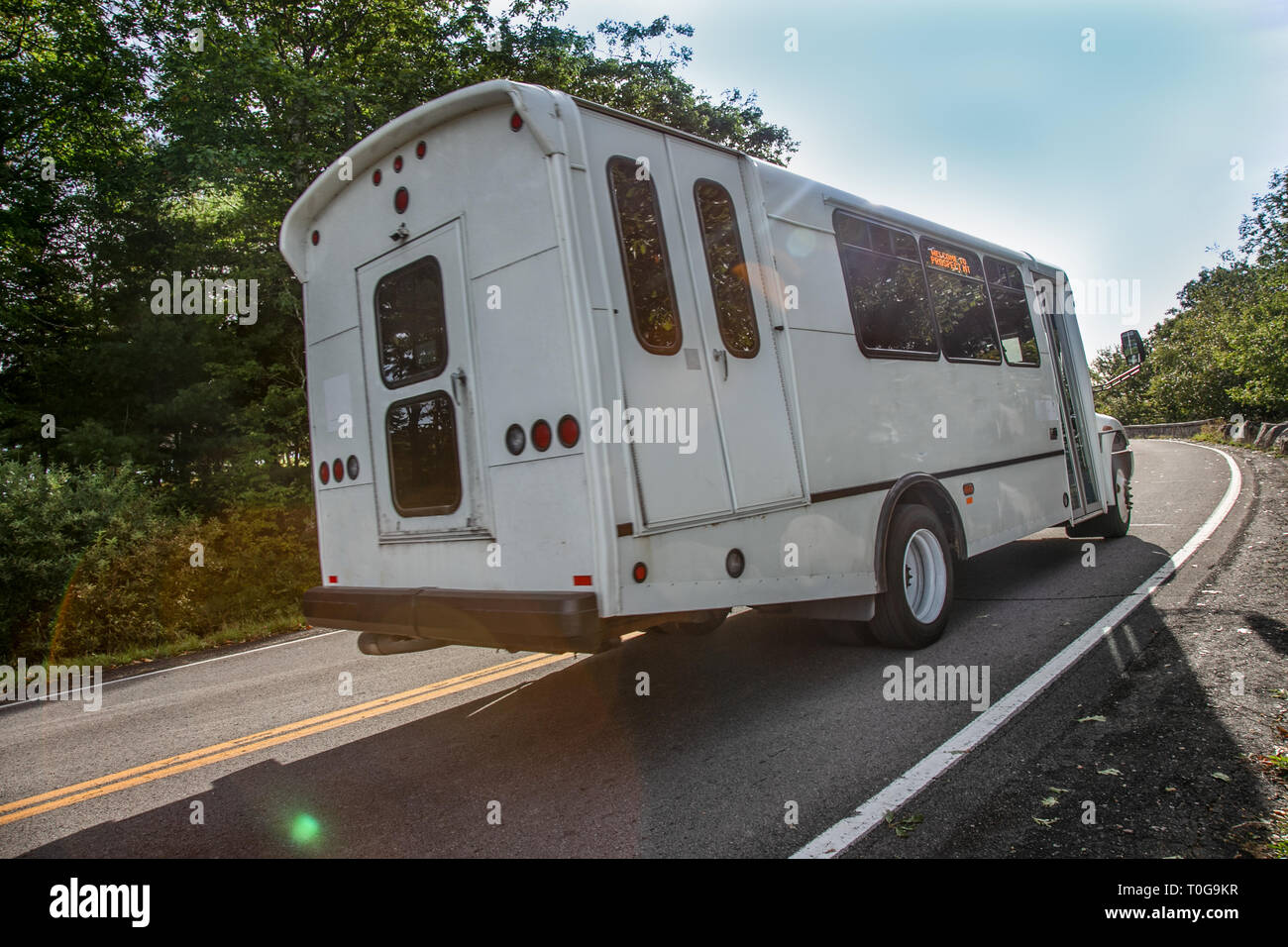 Bus navette sur son chemin entre montagne et base Banque D'Images