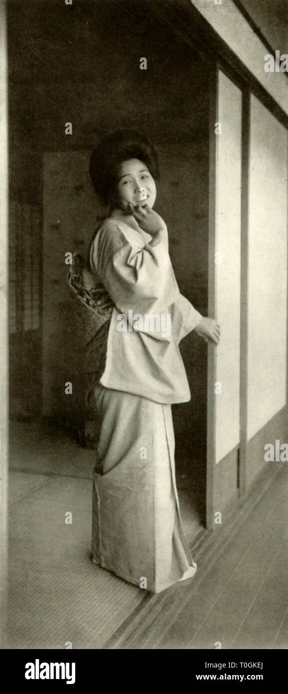 'Une femme de chambre de la juste du Japon", 1910. Créateur : Herbert Ponting. Banque D'Images