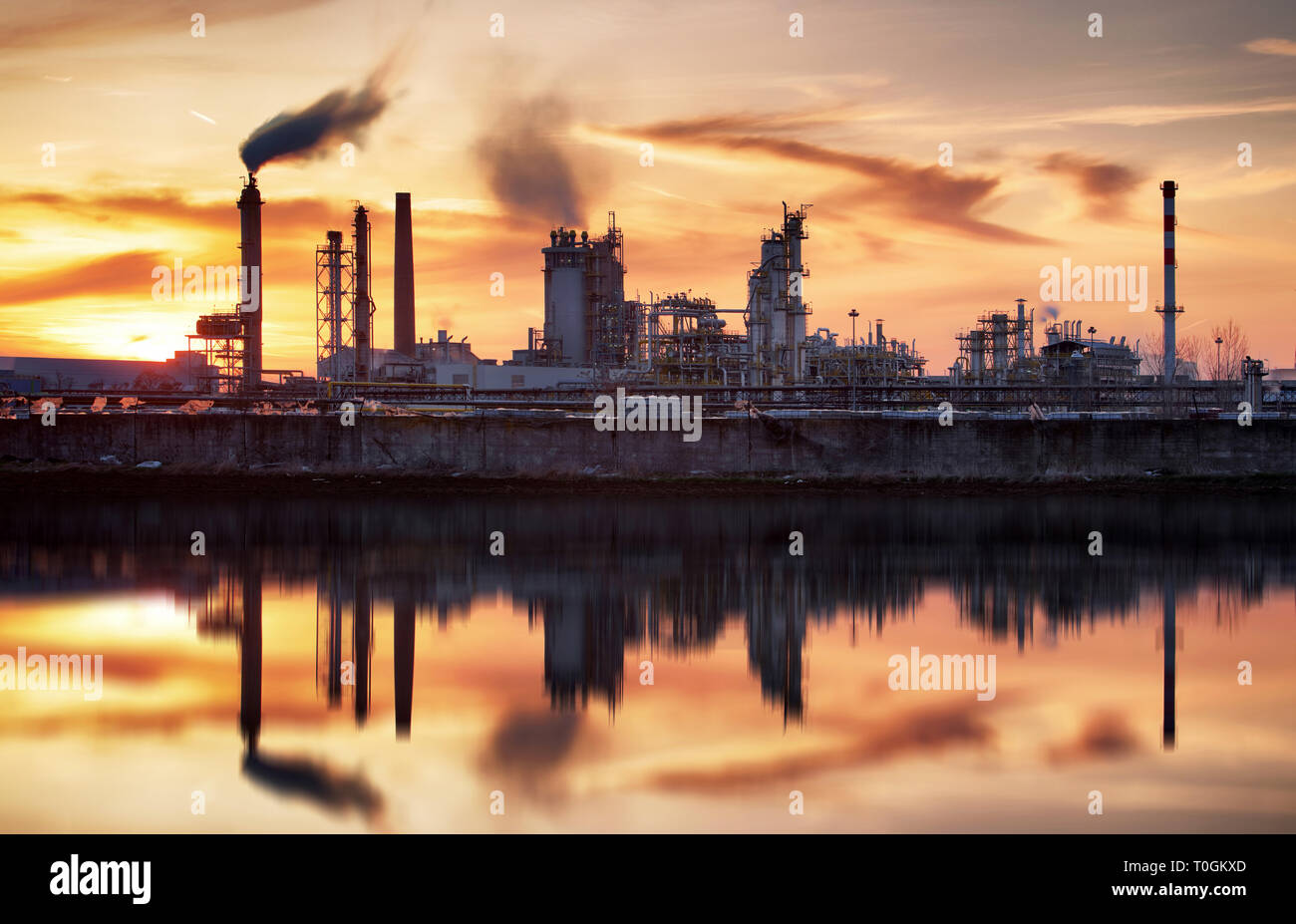 L'industrie de l'huile silhouette, Petrechemical - Raffinerie végétale Banque D'Images