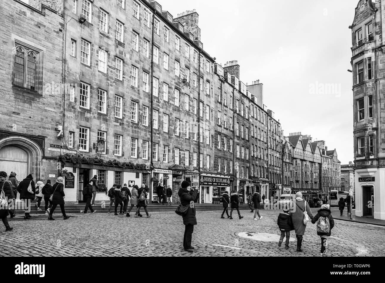 Édimbourg, Écosse - 9 février 2019 - Le Royal Mile (Lawnmarket) est le coeur de la vieille ville d'Édimbourg Banque D'Images