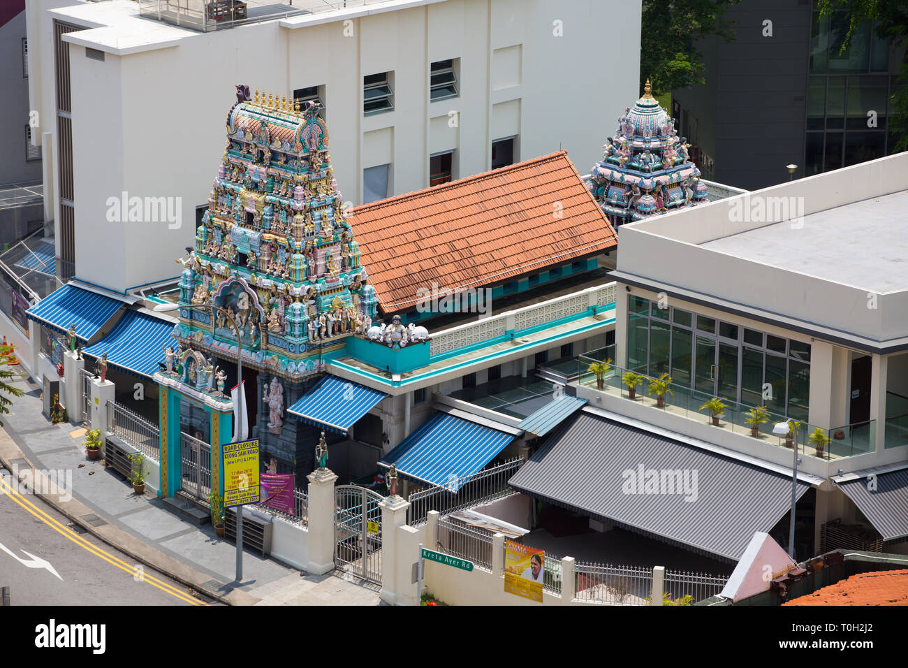 Vue aérienne du temple Sri Layan Sithi Vinayagar, un temple de religion hindoue situé dans le quartier populaire de Chinatown. Singapour. Banque D'Images