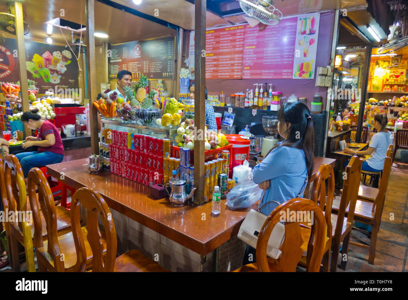 Bar à jus de fruits, marché Russe, Phnom Penh, Cambodge, Asie Banque D'Images