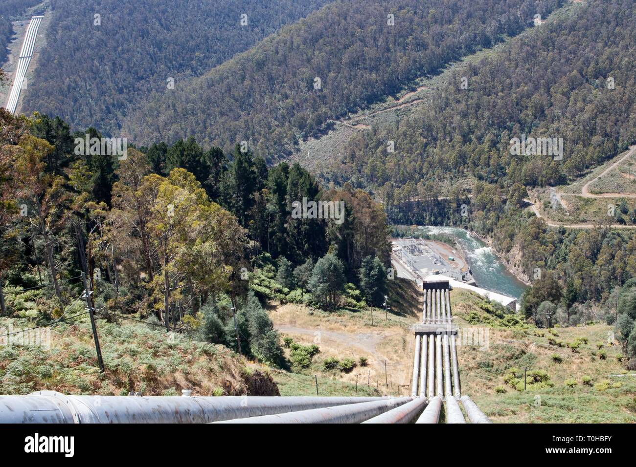 L'énergie hydroélectrique d'avant-garde dans les années 1930, l'usine à Tarraleah en Tasmanie, Australie, continue de fournir de l'énergie renouvelable et durable. Banque D'Images