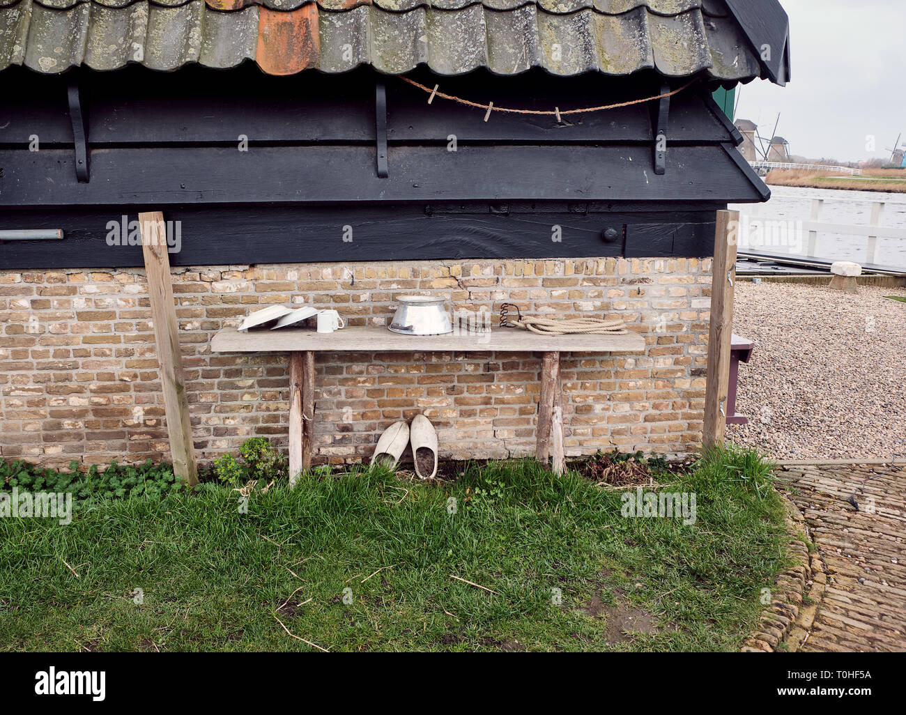 Vieux outils agricoles dans la région de moulins à vent - Molens de Kinderdijk - Hollande-Méridionale Banque D'Images