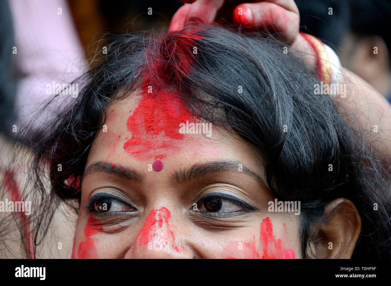 Femme avec sindoor, déesse Durga puja festival, Bengale occidental, Inde, Asie Banque D'Images