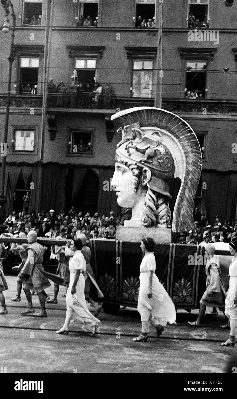 Le national-socialisme, défilés, 'Tag der Deutschen Kunst', Munich 8th- 10.7.1938, Procession, Ludwigstrasse (rue), diagramme, chef de la Palla Athena, Additional-Rights Clearance-Info-Not-Available- Banque D'Images