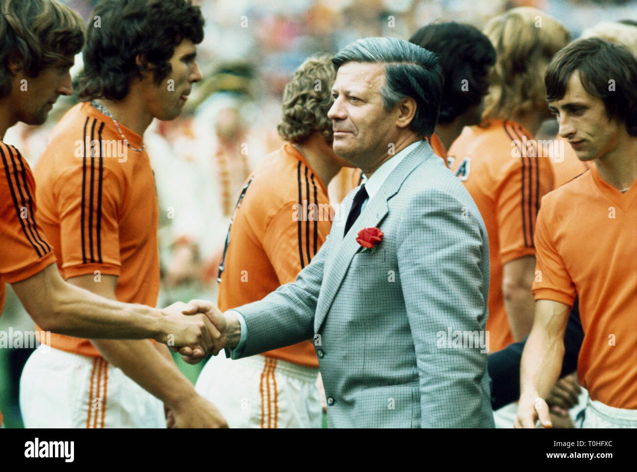 Sports, football, championnat du monde, championnat du monde 1974 Championnat du Monde, finale, finale, l'Allemagne et Pays-Bas (2:1), bravo par Helmut Schmidt, Munich, Allemagne, 7.7.1974, Additional-Rights Clearance-Info-Not-Available- Banque D'Images