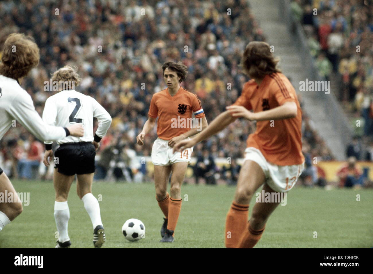 Sports, football, championnat du monde, championnat du monde 1974 Championnat du Monde, finale, finale, l'Allemagne et Pays-Bas (2:1), scène de la rencontre avec Johan Gruyff et Berti Vogts, Munich, Allemagne, 7.7.1974, Additional-Rights Clearance-Info-Not-Available- Banque D'Images