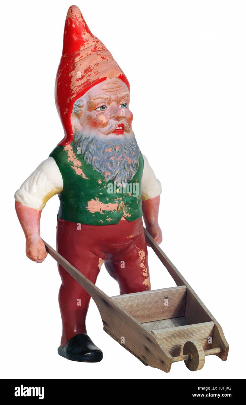 / Souvenirs kitsch, nain de jardin, nain de jardin avec brouette de 1920 ans, l'Allemagne, l'Additional-Rights Clearance-Info-Not-Available- Banque D'Images