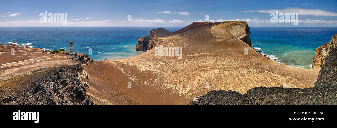 Ancien phare de Ponta dos Capelinhos (île de Faial, Açores) - Vue panoramique Banque D'Images