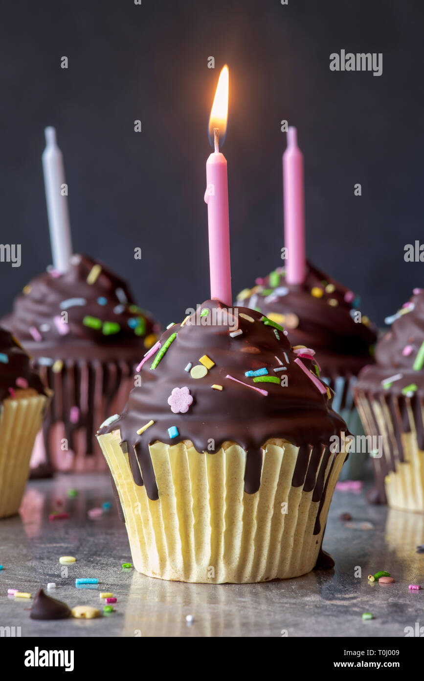 Birthday Cake Candles Dark Banque De Photographies Et D Images A Haute Resolution Alamy