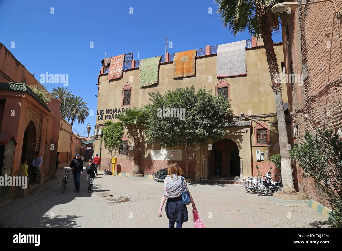Fontaine de Ben Youssef et les nomades de Marrakech boutique de tapis, Derb Zaouiat Lahdar, Medina, Marrakech, Marrakesh-Safi région, le Maroc, l'Afrique du Nord Banque D'Images