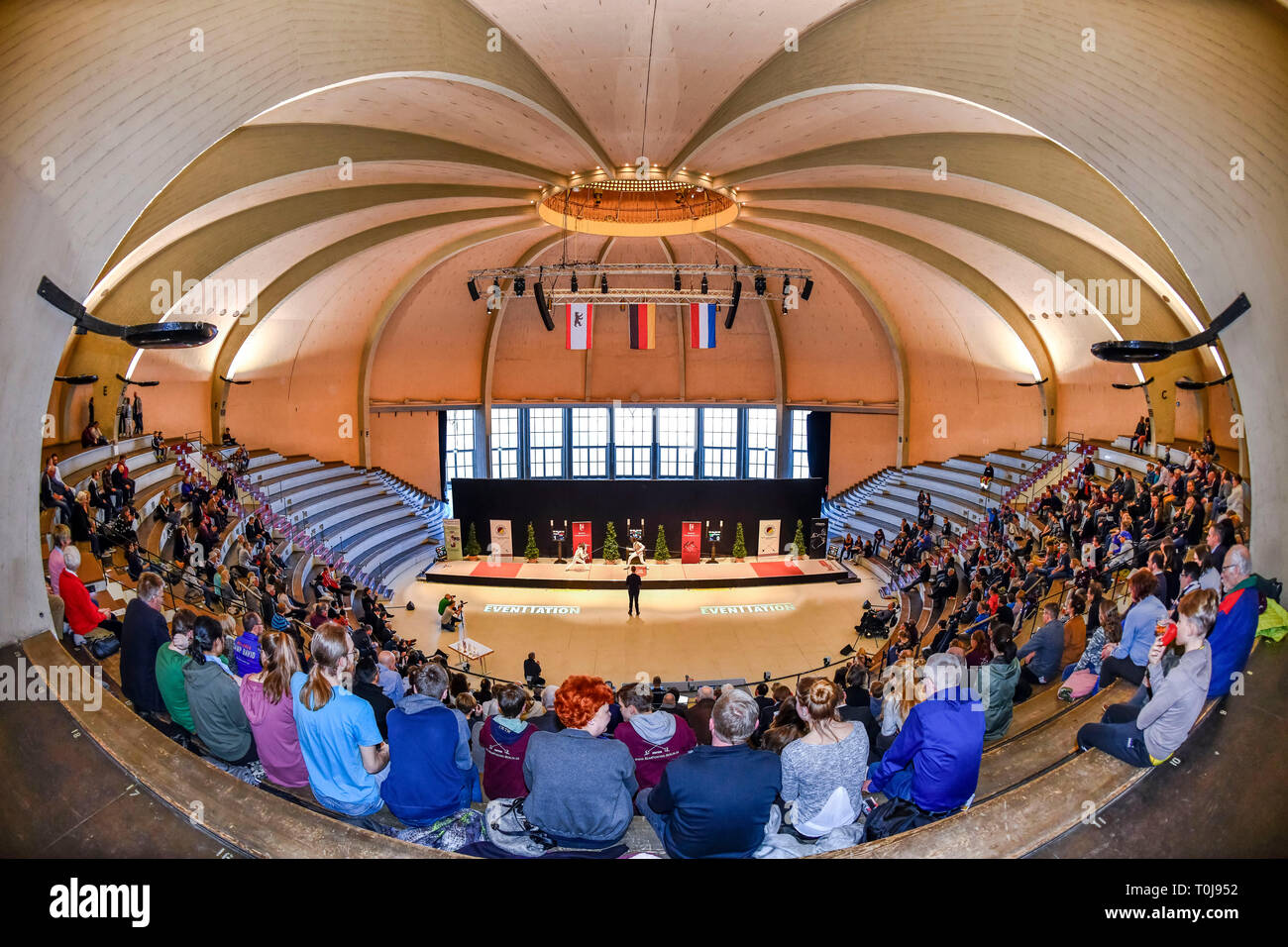 Egenfecht «tournoi "59. L'ours blanc de Berlin'', plafonnier, Hall, maison  de l'sport allemand, allemand sports forum, site olympique, Westend,  Charlottenbu Photo Stock - Alamy