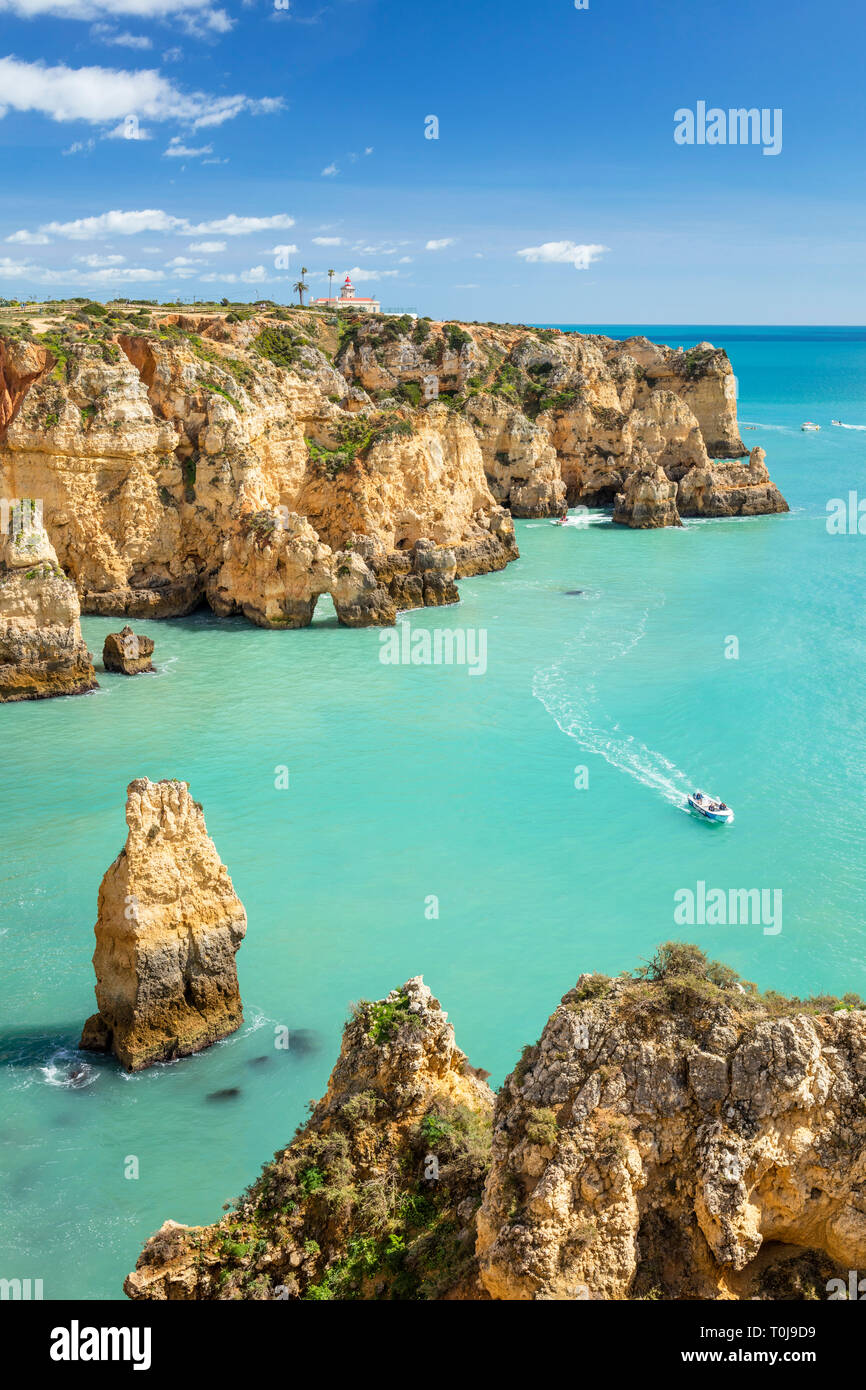 Côte de l'Algarve Portugal Ponta da Piedade formations rocheuses côtières avec des cavernes et grottes visitées en bateau au départ de Lagos Algarve Portugal Europe de l'UE Banque D'Images