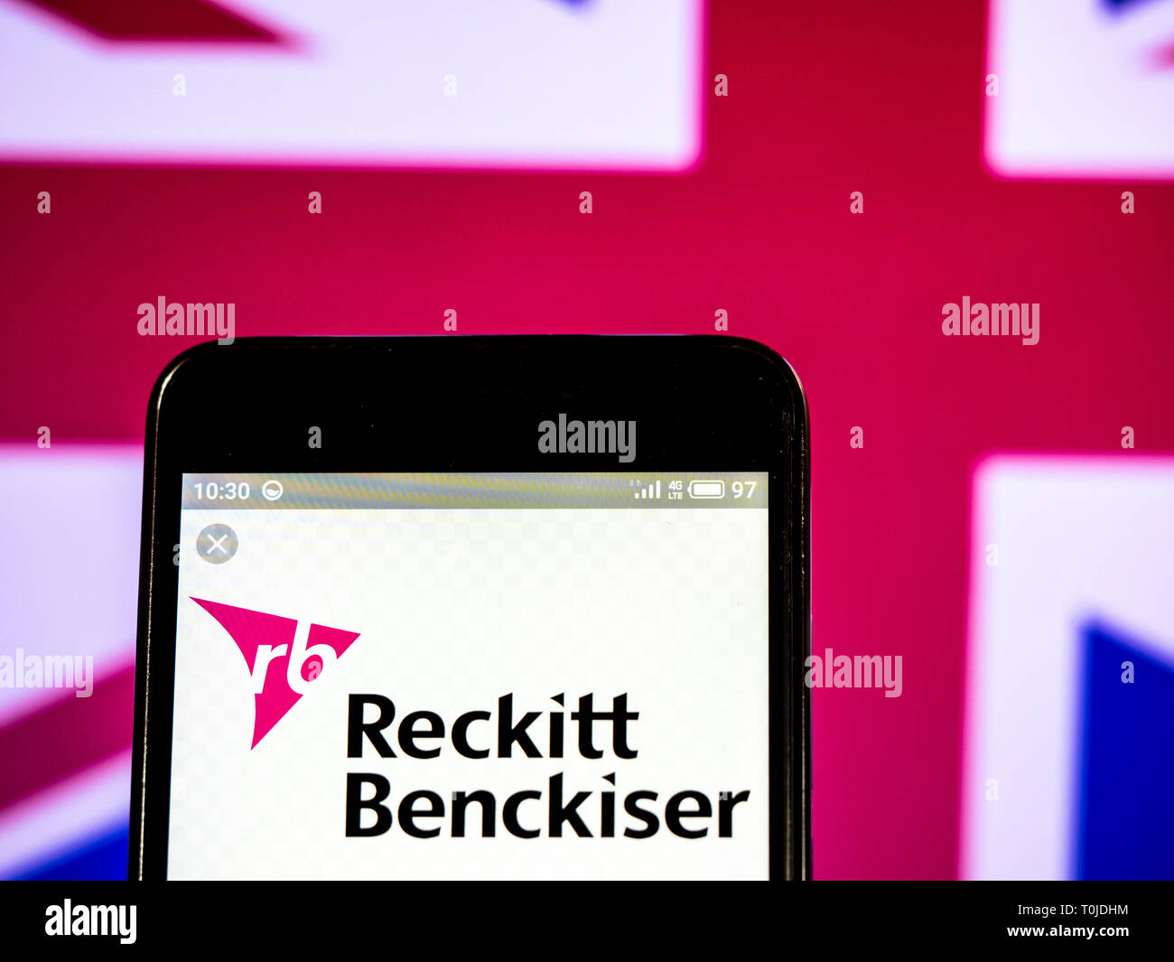 Reckitt Benckiser Group PLC/N.V. logo de l'entreprise vu affichée sur téléphone intelligent. Banque D'Images