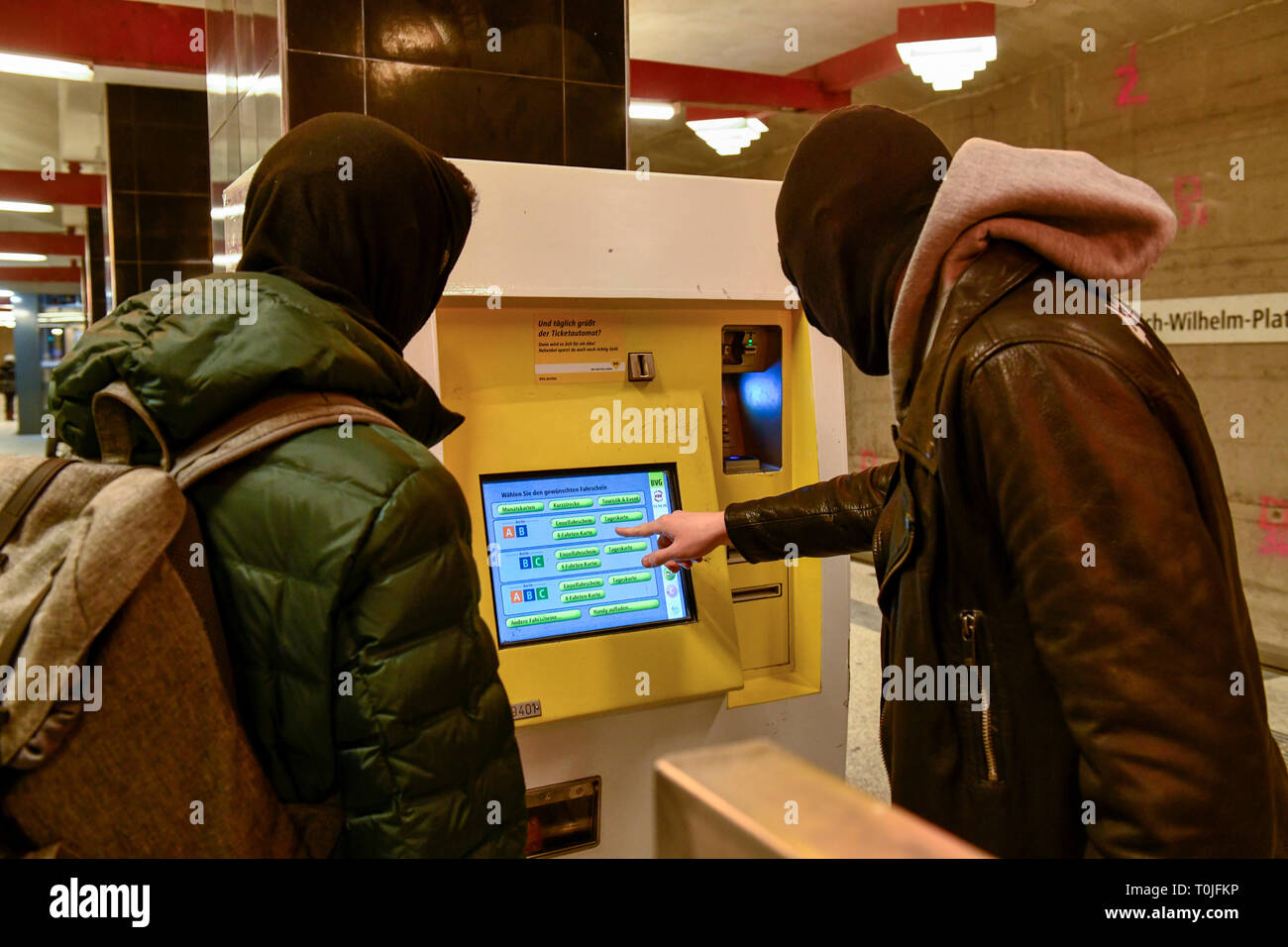 Mettre la photo symbolique qui voyagent sans payer, Gestelltes Symbolfoto Schwarzfahren Banque D'Images