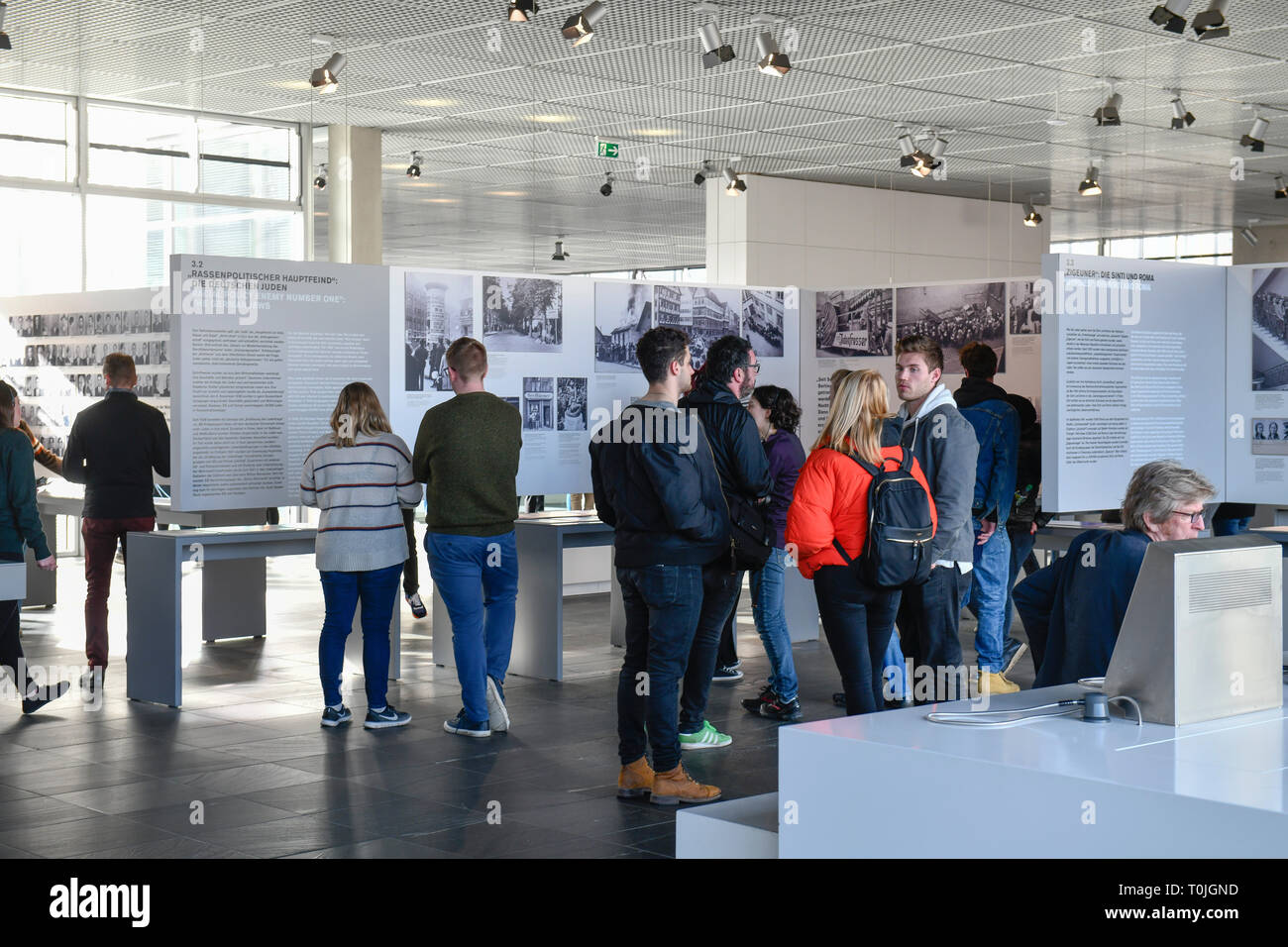 Exposition, topographie de la terreur, Niederkirchnerstrasse, cross montagne, Berlin, Allemagne, Ausstellung, Topographie des terreurs, Kreuzberg, Deutsch Banque D'Images