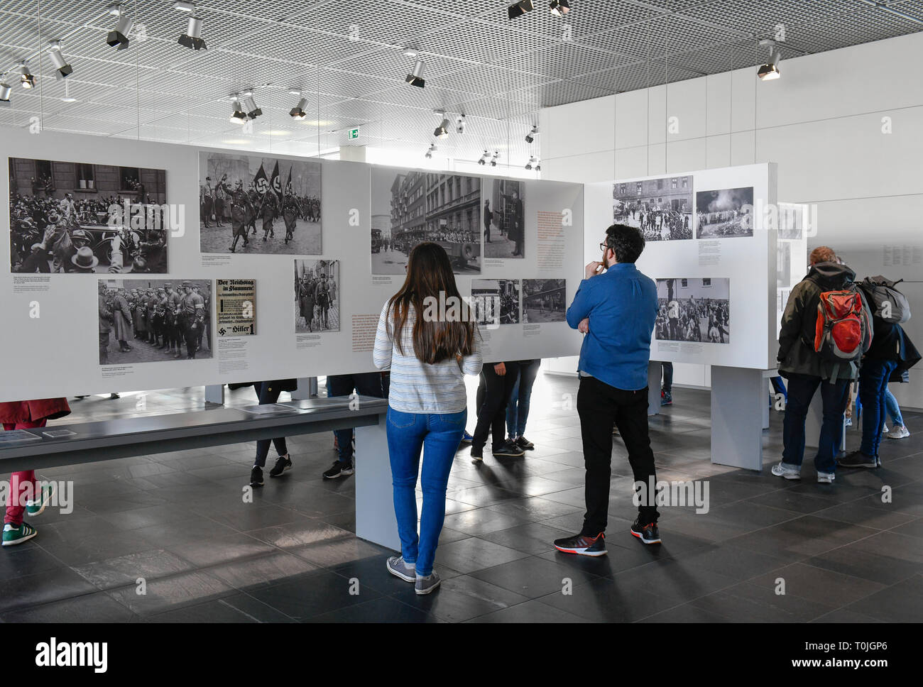 Exposition, topographie de la terreur, Niederkirchnerstrasse, cross montagne, Berlin, Allemagne, Ausstellung, Topographie des terreurs, Kreuzberg, Deutsch Banque D'Images
