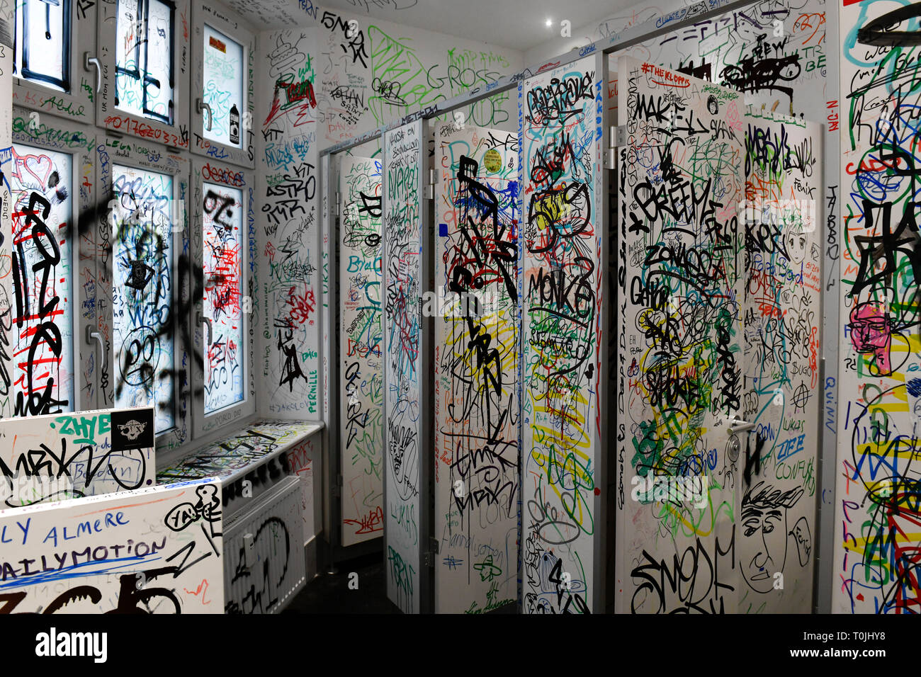 Toilettes, Streetartmuseum urbain Bülowstrasse, nation, beauté's Mountain, Berlin, Allemagne, Toilette, Urban Nation Streetartmuseum Schönebe, Bülowstraße, Banque D'Images