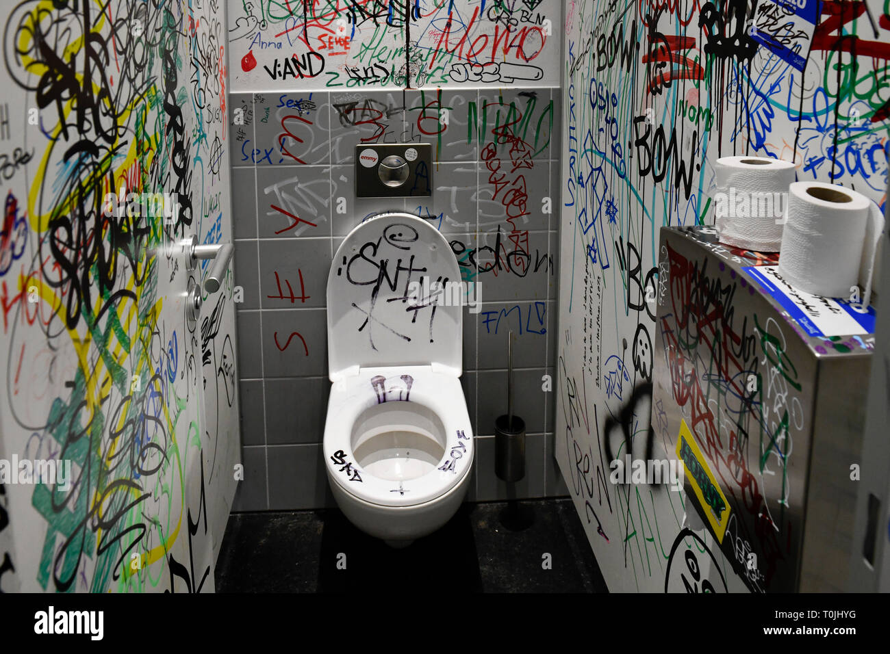 Toilettes, Streetartmuseum urbain Bülowstrasse, nation, beauté's Mountain, Berlin, Allemagne, Toilette, Urban Nation Streetartmuseum Schönebe, Bülowstraße, Banque D'Images