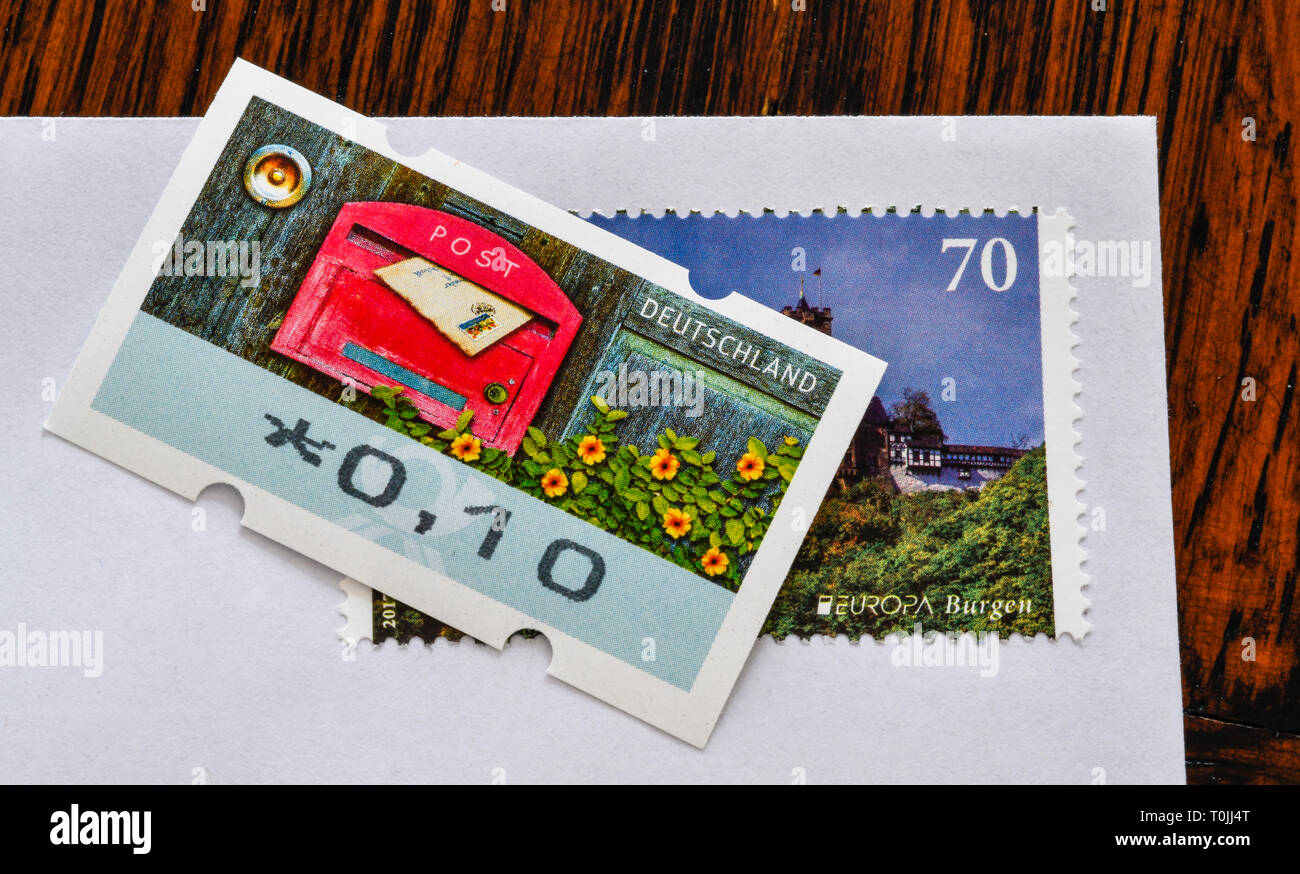 Timbres allemand 70 cents et 10 cents, photo symbolique, Portoerhöhung Deutsche Briefmarken 70 100 10 100 und, Symbolfoto Portoerhöhung Banque D'Images