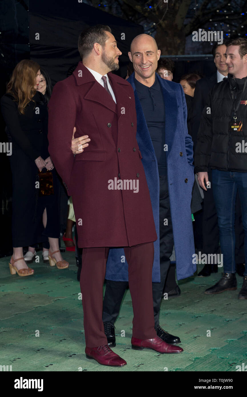 Londres, Royaume-Uni.(De gauche à droite) Zachary Levi (Shazam !) et Mark Strong (Dr Thaddeus Sivana) assister à la photocall comme 'SHAZM !' stars ouvrir le premier super-fête foraine dans la capitale. Ouvert au public du 21 et 22 mars à Bernie Espagne jardins sur la rive sud. Inspiré par les superpuissances du héros DC Shazam ! Et portées à la vie à l'aide de la magie et d'illusions, les fans peuvent tester leurs pouvoirs de force, courage, endurance, puissance, vitesse et la sagesse de gagner des prix. Crédit : Stephen Chung / Alamy Live News Banque D'Images