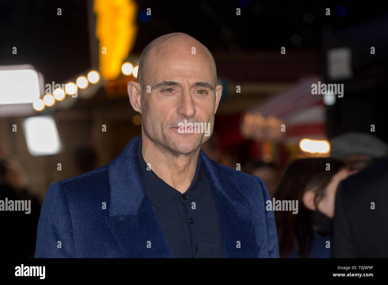 Londres, Royaume-Uni. 20 Mar 2019. Mark Strong (Dr Thaddeus Sivana) assiste à la photocall comme 'SHAZM !' stars ouvrir le premier super-fête foraine dans la capitale. Ouvert au public du 21 et 22 mars à Bernie Espagne jardins sur la rive sud. Inspiré par les superpuissances du héros DC Shazam ! Et portées à la vie à l'aide de la magie et d'illusions, les fans peuvent tester leurs pouvoirs de force, courage, endurance, puissance, vitesse et la sagesse de gagner des prix. Crédit : Stephen Chung / Alamy Live News Banque D'Images