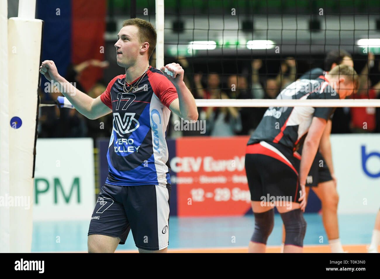 Candy Arena, Monza, Italie. 20 mars, 2019. Volleyball CEV Challenge Cup, les hommes, finale 1ère manche. Plotnytskyi Oleh de Vero Volley Monza exultation à la fin du match entre Monza et Volley Vero à Belgorod Azeitao les bonbons Arena de l'Italie. Credit : Claudio Grassi/Alamy Live News Banque D'Images