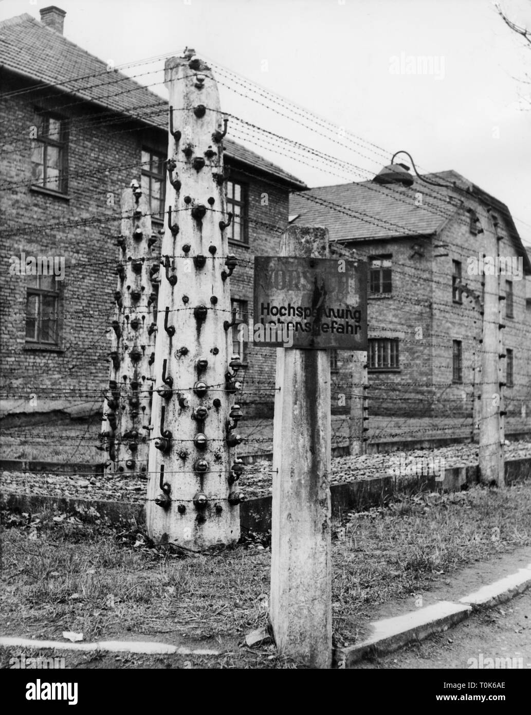 Géographie / voyages, Pologne, Oswiecim, mémorial du camp de concentration d'Auschwitz, clôture électrifiée, 1963 , Additional-Rights Clearance-Info,--Not-Available Banque D'Images