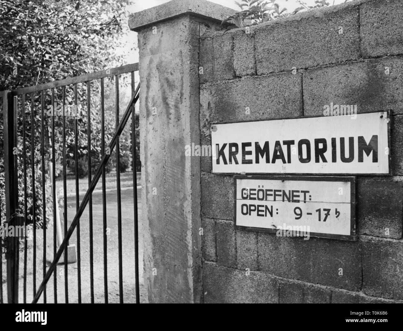 Géographie / voyage, Allemagne, Dachau, camp de concentration, lieu de mémoire, l'entrée au crématorium, 1960, Additional-Rights Clearance-Info-Not-Available- Banque D'Images