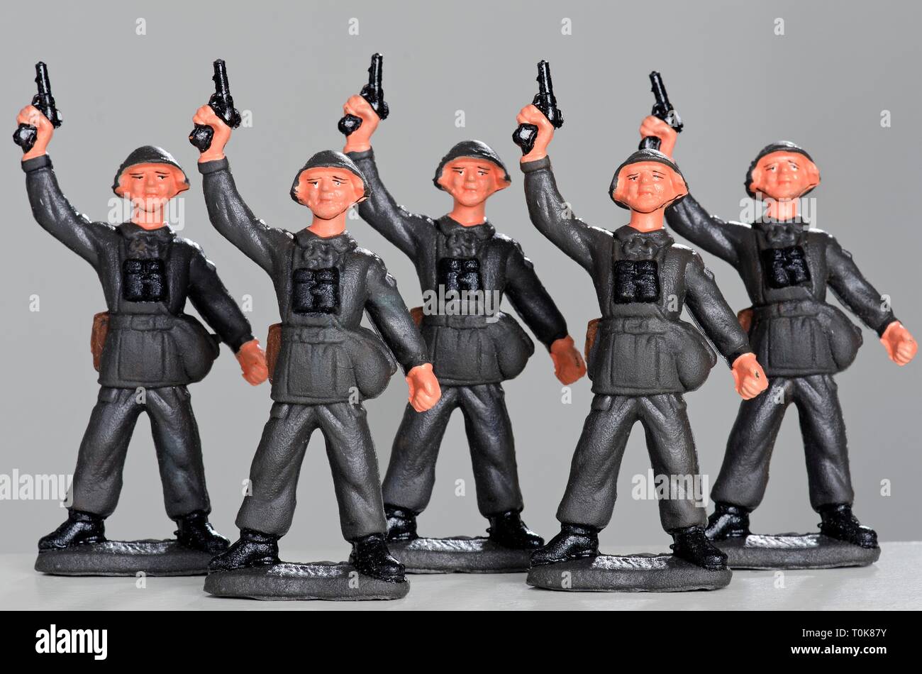 Des jouets, des figurines, garde des soldats de l'armée nationale populaire, faite par VEB-Hämm Spielzeugland Meng.., Werk, Effelder East-Germany, vers 1987, Additional-Rights Clearance-Info-Not-Available- Banque D'Images