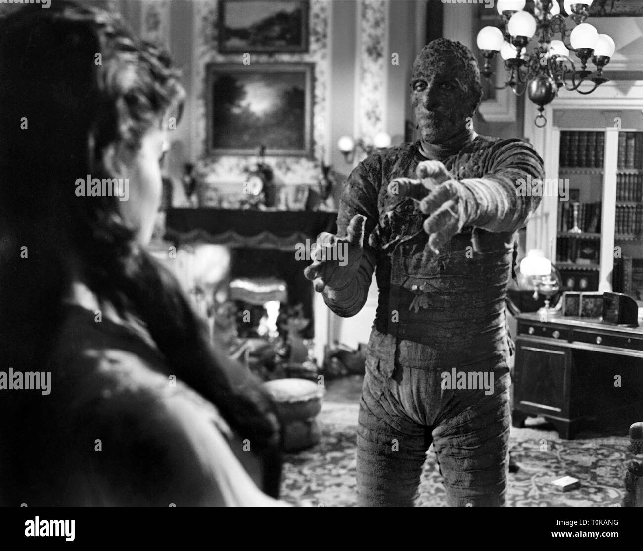The mummy 1959 christopher lee Banque d'images noir et blanc - Alamy