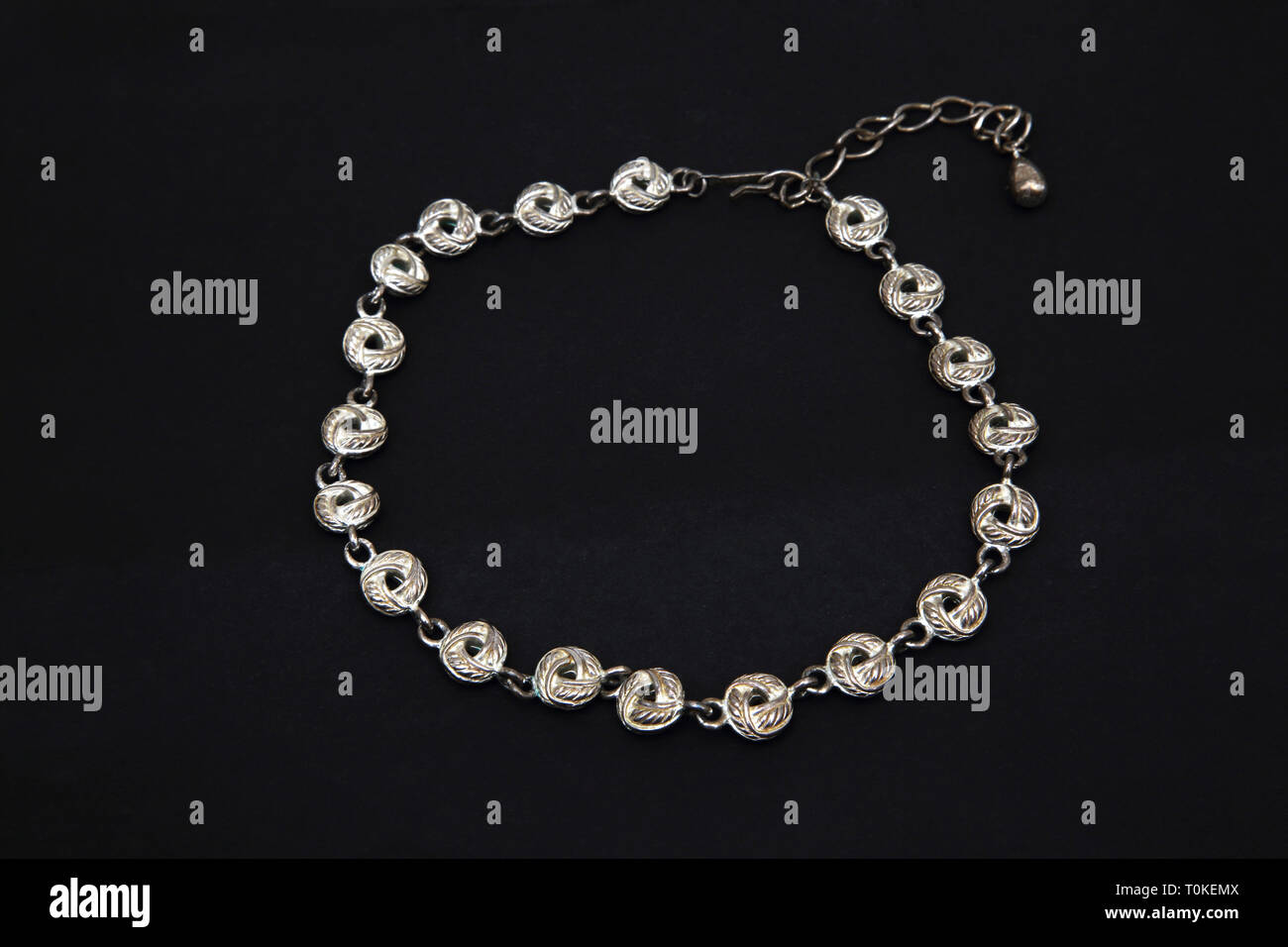 Bijoux Collier fantaisie noeud corde Banque D'Images