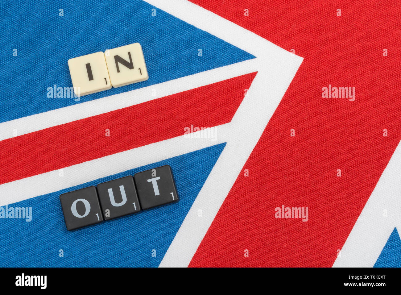 Union Jack avec entrée/sortie Brexit motif, en ce qui concerne rester dans ou sortant de l'UE, et l'Annuler Brexit pétition. Banque D'Images