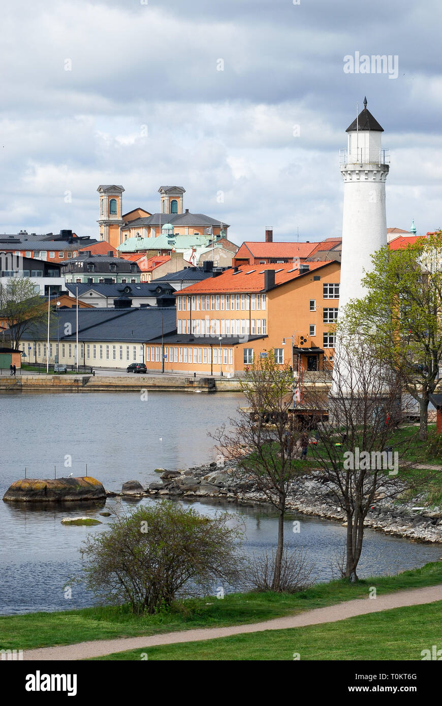 Phare sur Stumholmen et baroque église Fredrikskyran (Fredrik) construit 1720 à 1744 conçu par Nicodème Tessin le Jeune sur Trosso liste île Banque D'Images