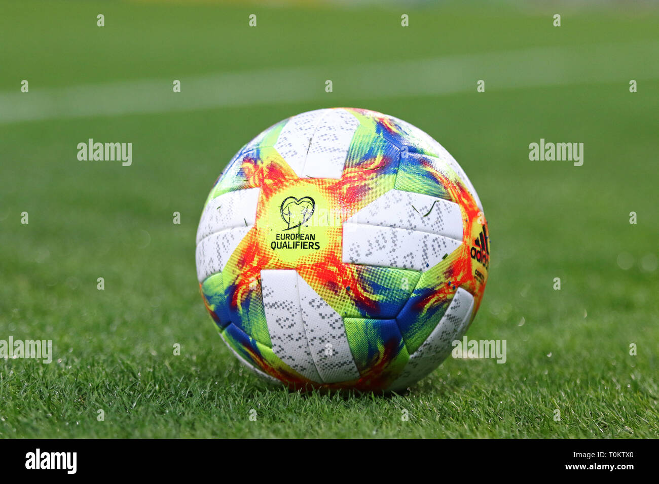 Ballon de match officiel uefa euro 2020 Banque de photographies et d'images  à haute résolution - Alamy