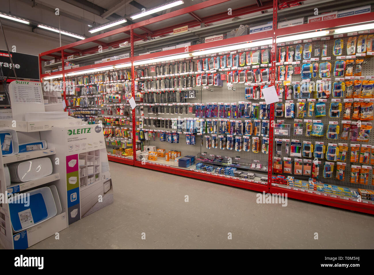 À l'intérieur d'un Office outlet store à Bristol Banque D'Images