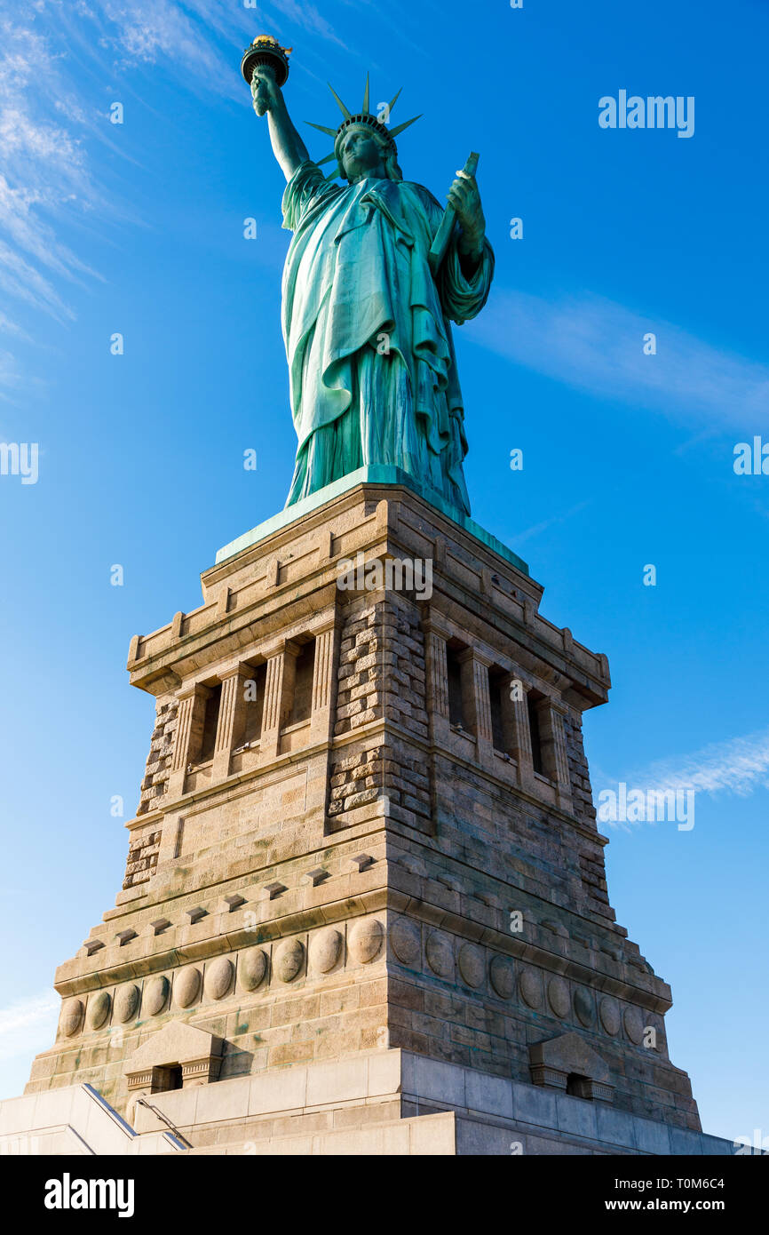 Statue de la liberté, Statue de la liberté New York City Standing Tall sur Ellis Island Banque D'Images