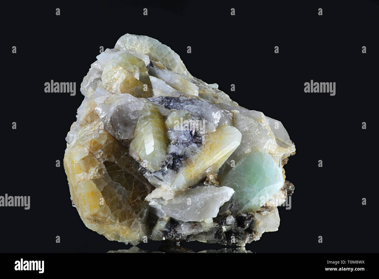 Les cristaux de feldspath de Topaz Viitaniemi quarry en Finlande Banque D'Images