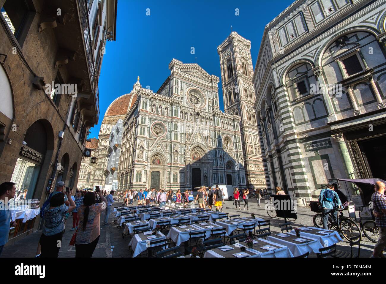 Cathédrale Santa Maria del Fiore, Duomo. Les italiens l'appellent Duomo. Les touristes de photographier la cathédrale. Banque D'Images