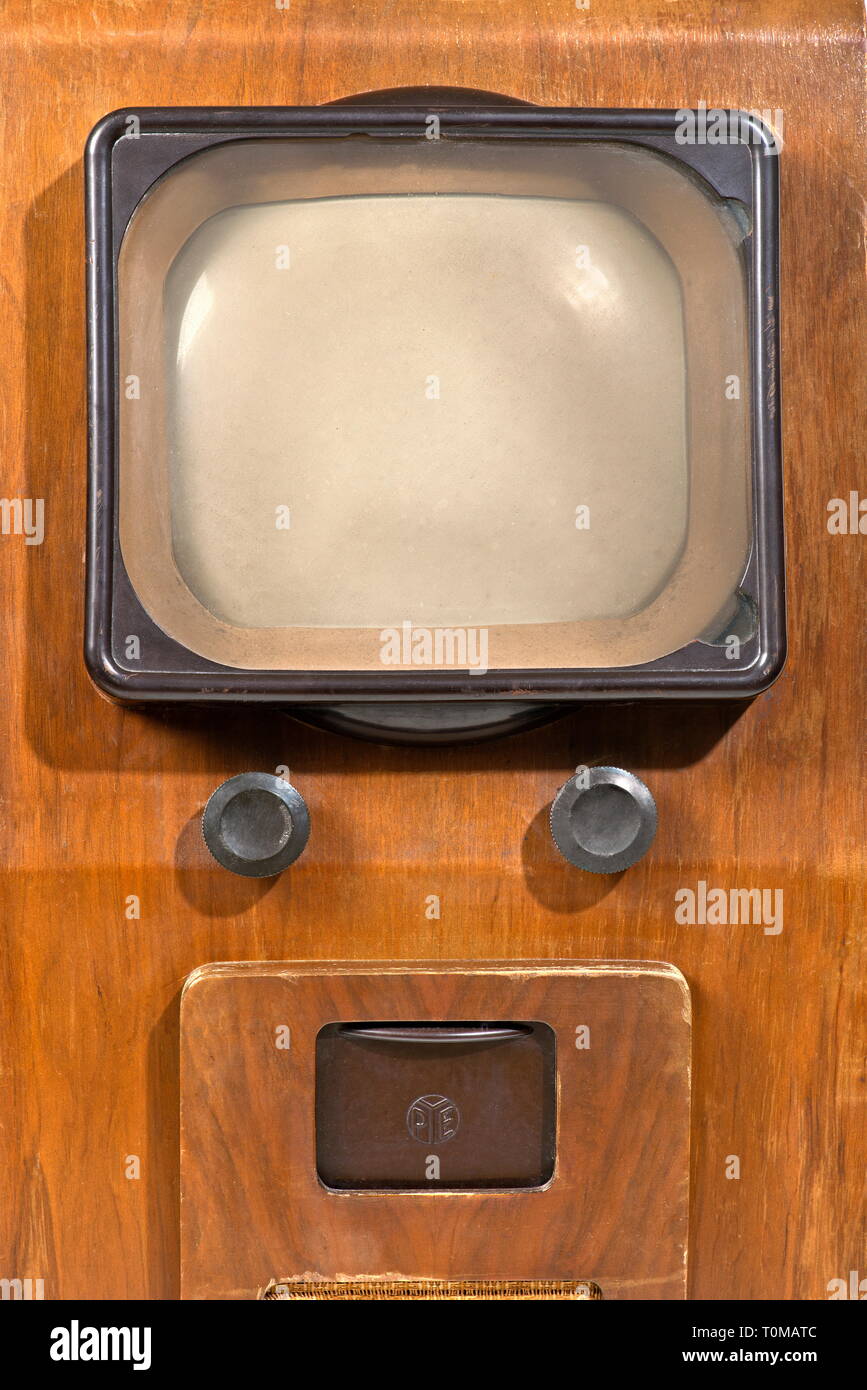 La diffusion, la télévision, télévision autonome Pye D 16T, première version d'après-guerre français, d'un écran 9 pouces, d'un équipement caché sous le couvercle en plastique, Grande-Bretagne, 1946, Additional-Rights Clearance-Info-Not-Available- Banque D'Images