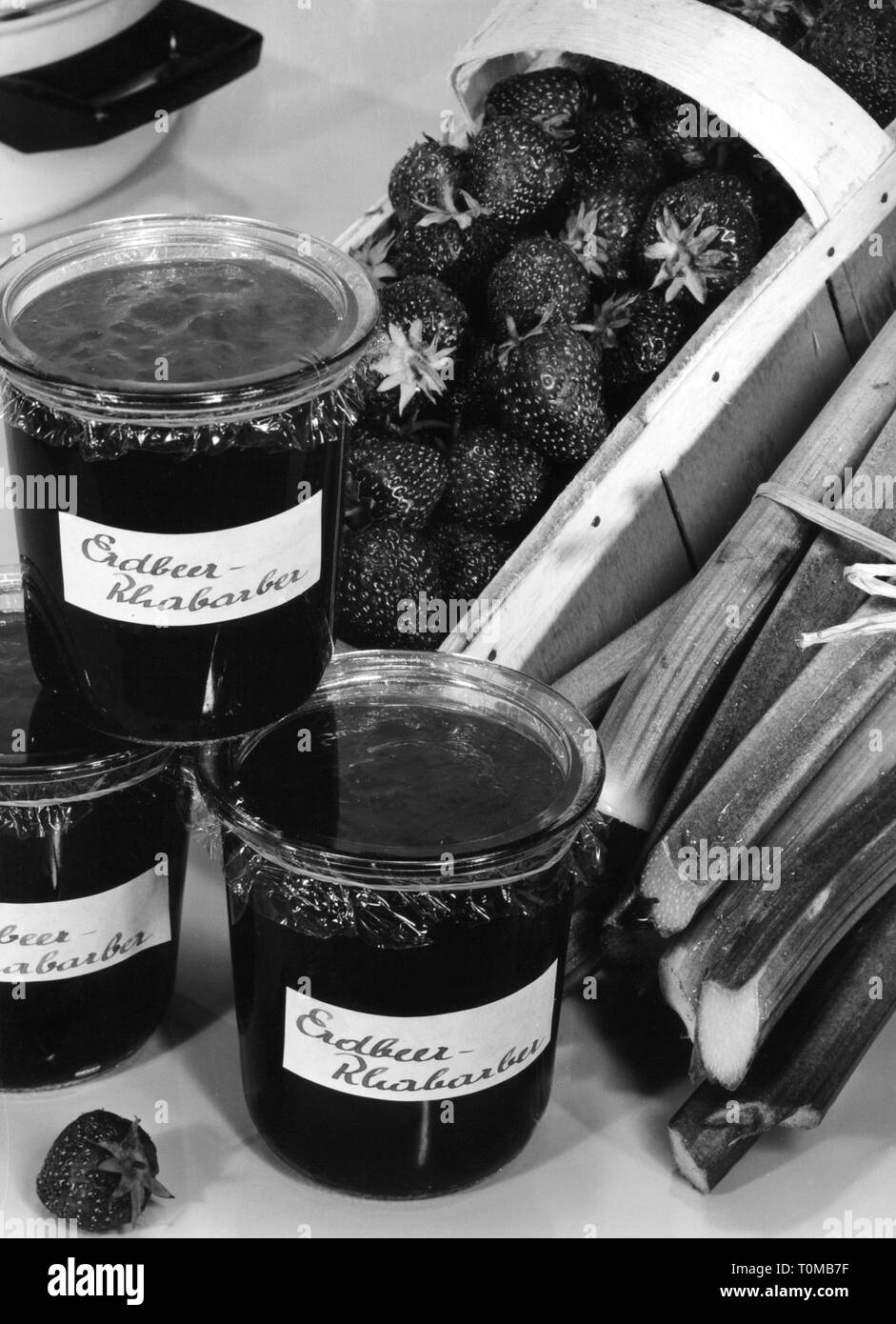 La nourriture, confiture, confiture de fraise et de rhubarbe, 1950 Additional-Rights Clearance-Info-Not-Available- Banque D'Images