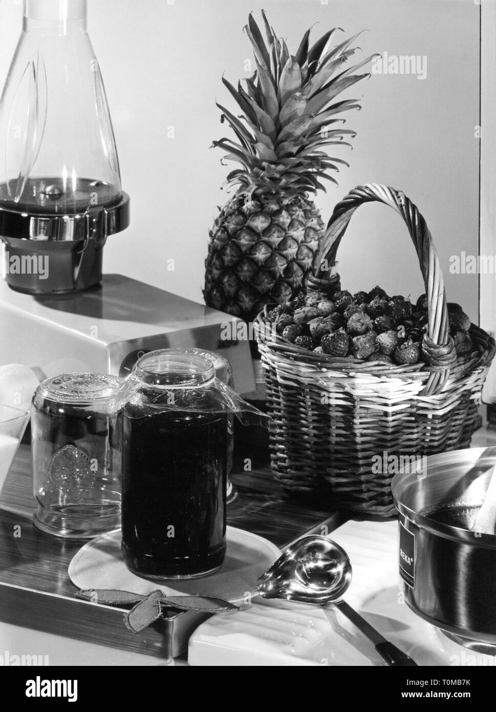La nourriture, confiture, confiture de fraise et d'ananas, 1950 Additional-Rights Clearance-Info-Not-Available- Banque D'Images