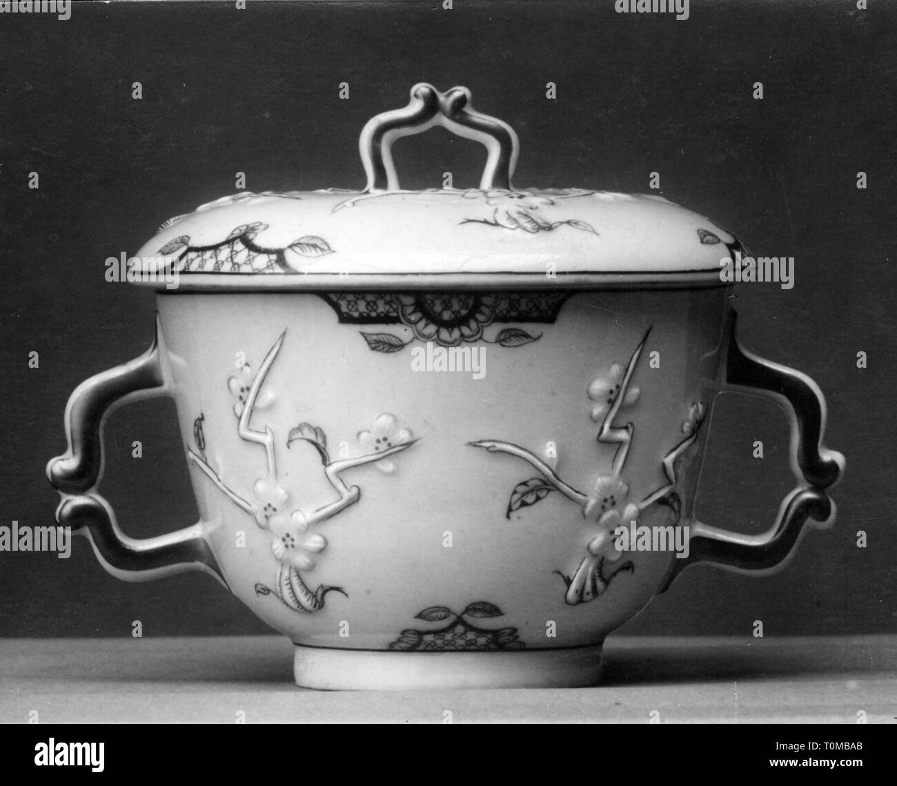 Beaux-arts, porcelaine, ollio pot, 18e siècle, Additional-Rights Clearance-Info-Not-Available- Banque D'Images